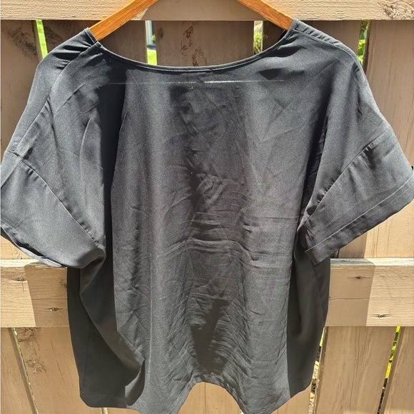 ☀️NWT☀️ Express Gramercy Black V-neck Top Sz XL - Picture 8 of 11